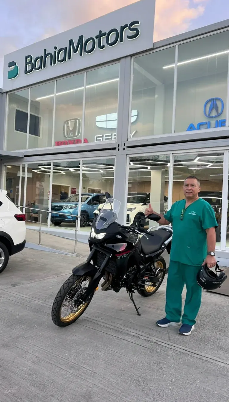 Entrega de motocicleta por Gaital en concesionaria aliada
