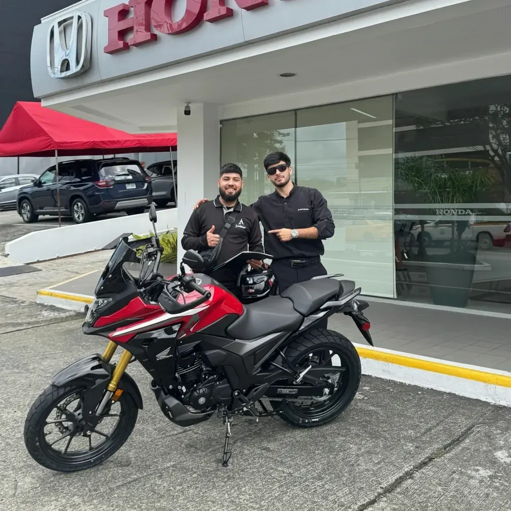 Motocicleta Honda adventure roja financiada por Gaital